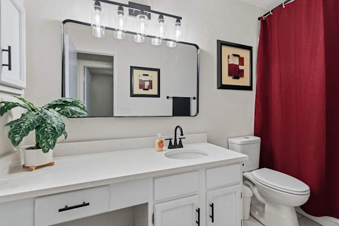 Leonora Gomez's room