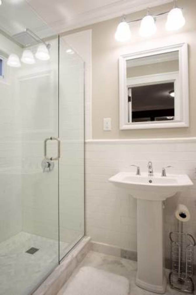 Suite with PRIVATE Bath. Weekly cleaning's room