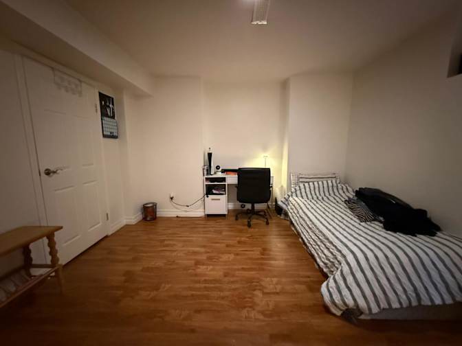 Harleen's room
