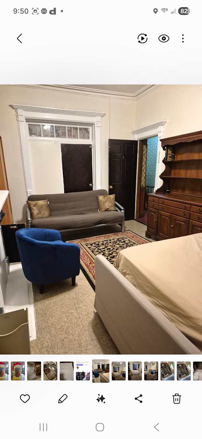 Bleeckerfestivities's room