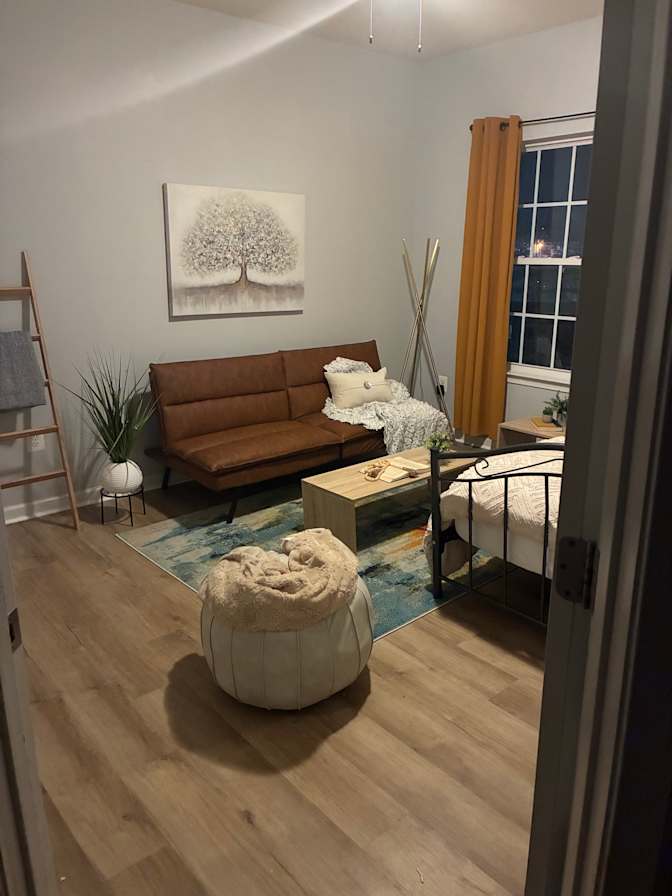 Dee's room