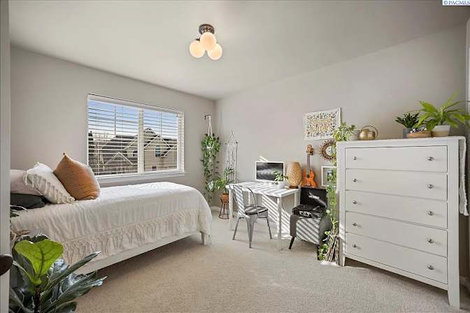 Aydin's room