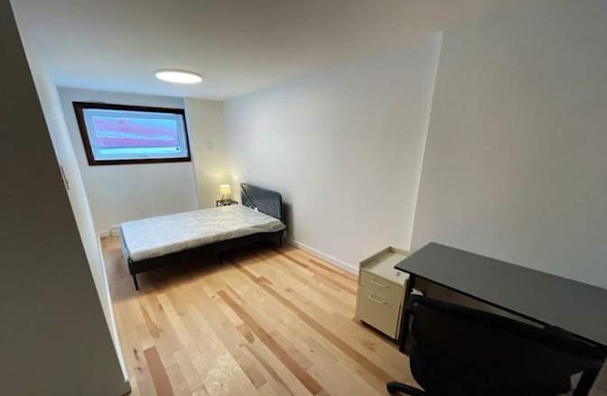 Atbin's room