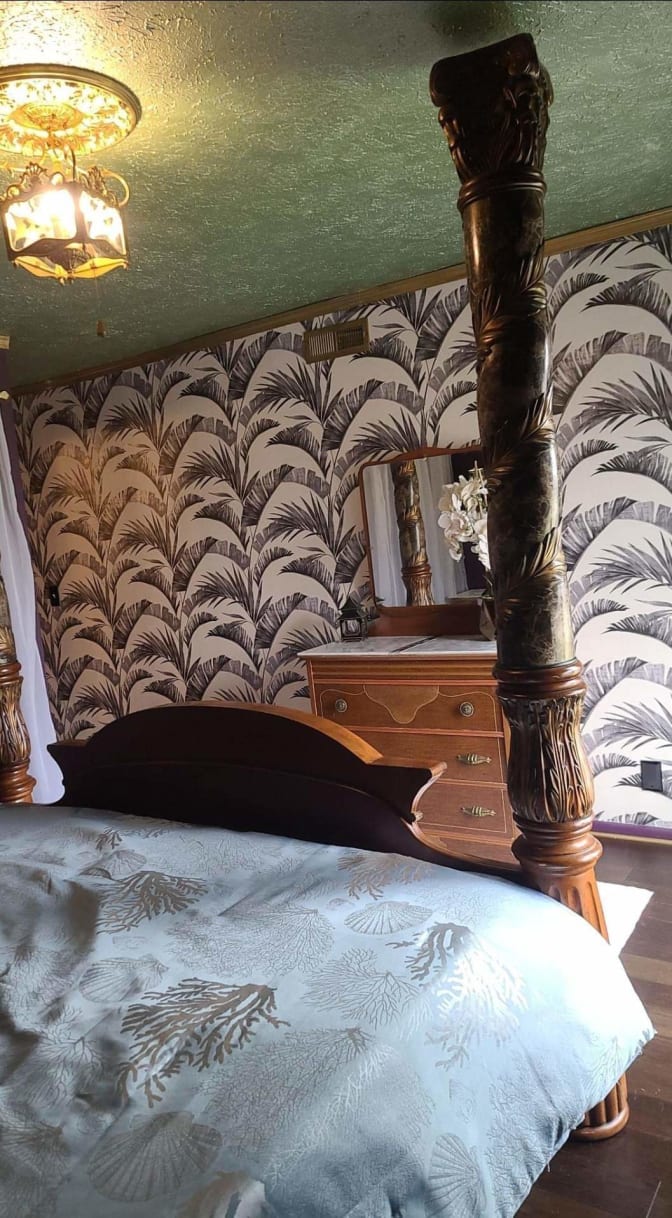 Truly's room