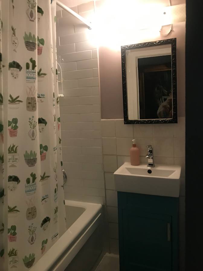 issa's room