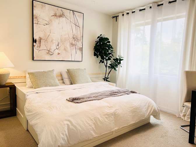 Eli & Sandy's room