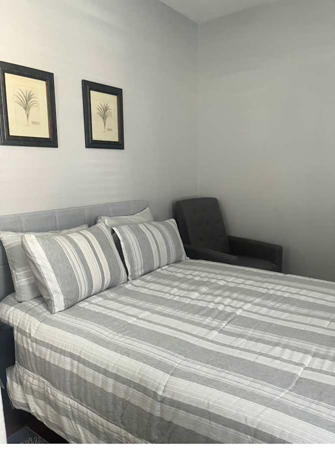 Joy’s  Rentals's room
