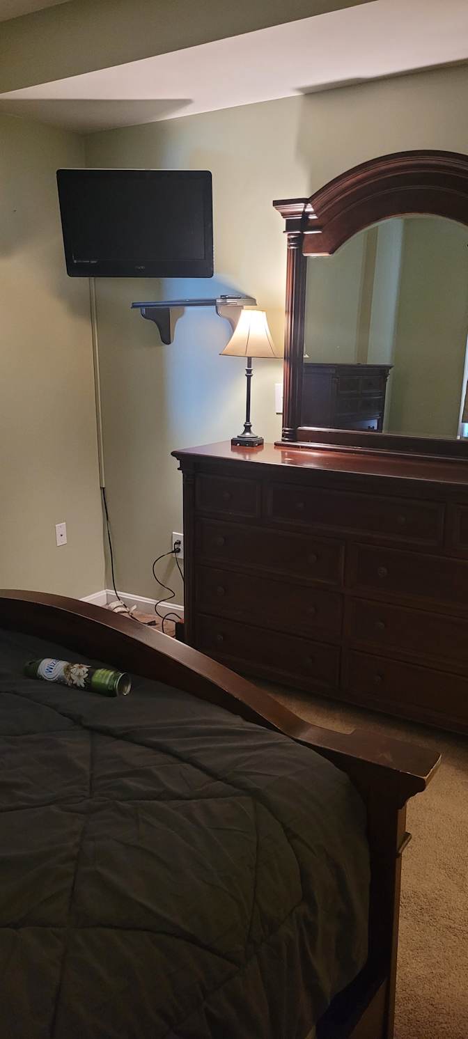 Ken's room