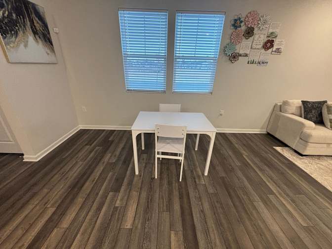 Alcove Rooms's room