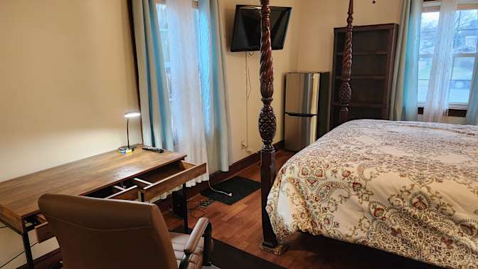 M Manuel's room