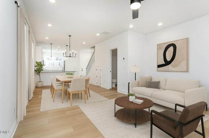 Alcove Rooms's room