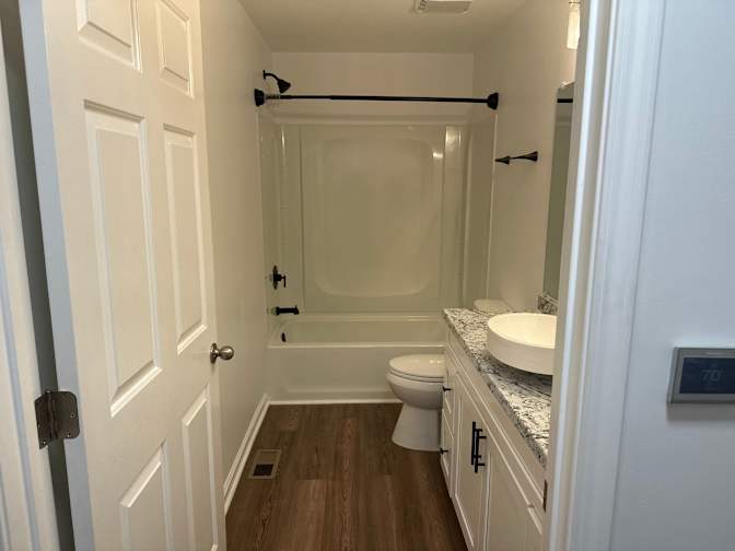 Alcove Rooms's room