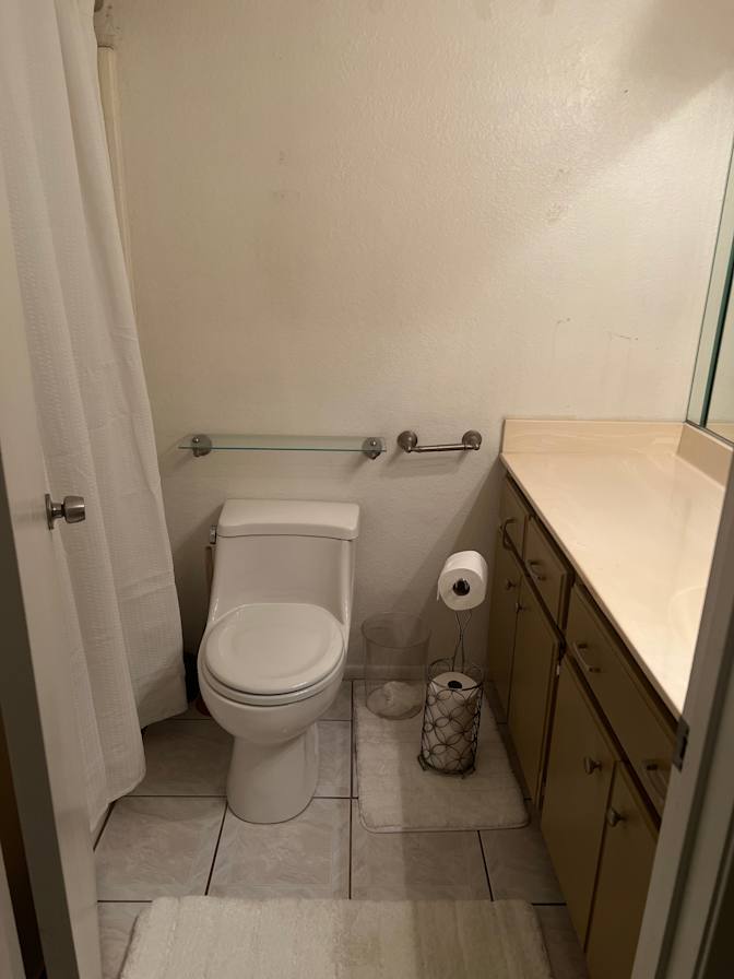 Luis's room