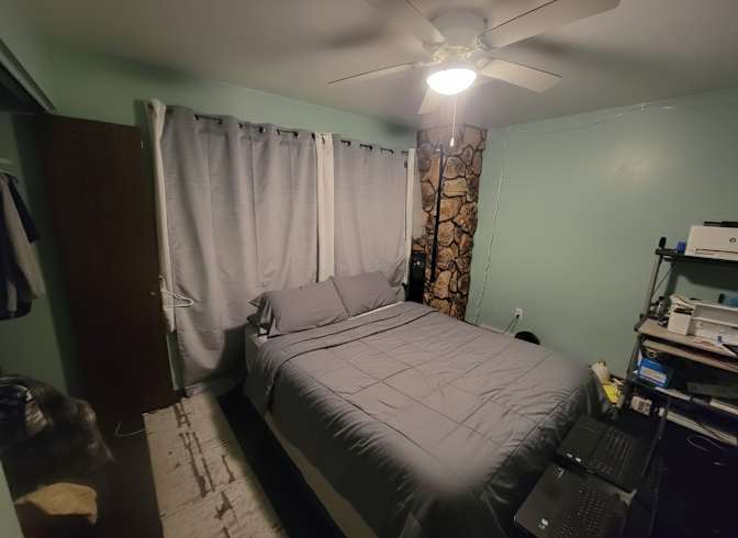 Carlos's room