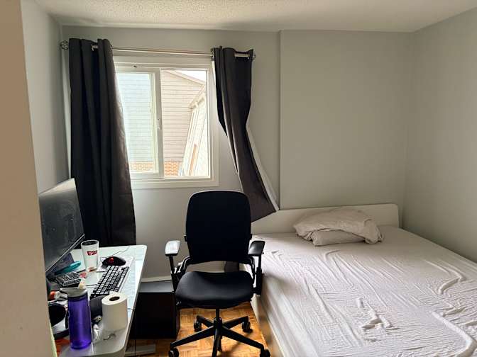 tom's room