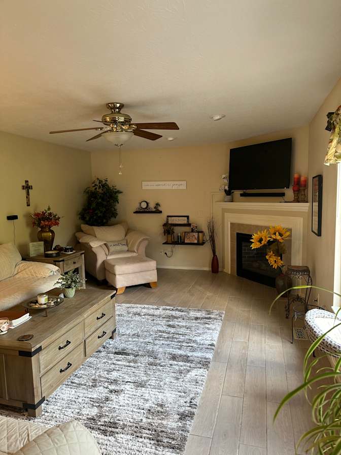 Leslie's room