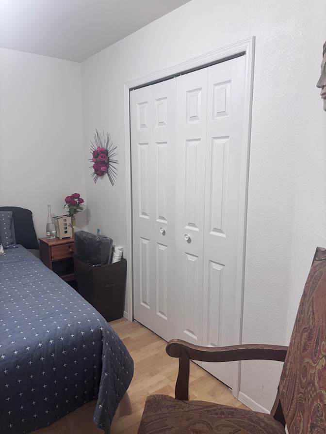 Candace Thomas-Apodaca's room