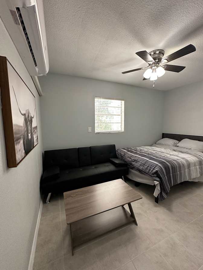 Yossi's room