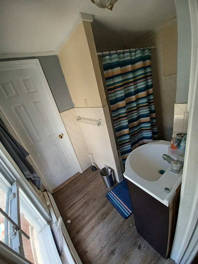 Deron's room