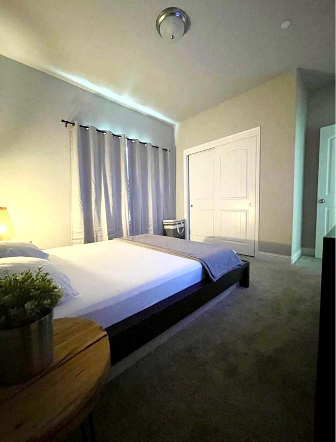 Irving Hernandez's room