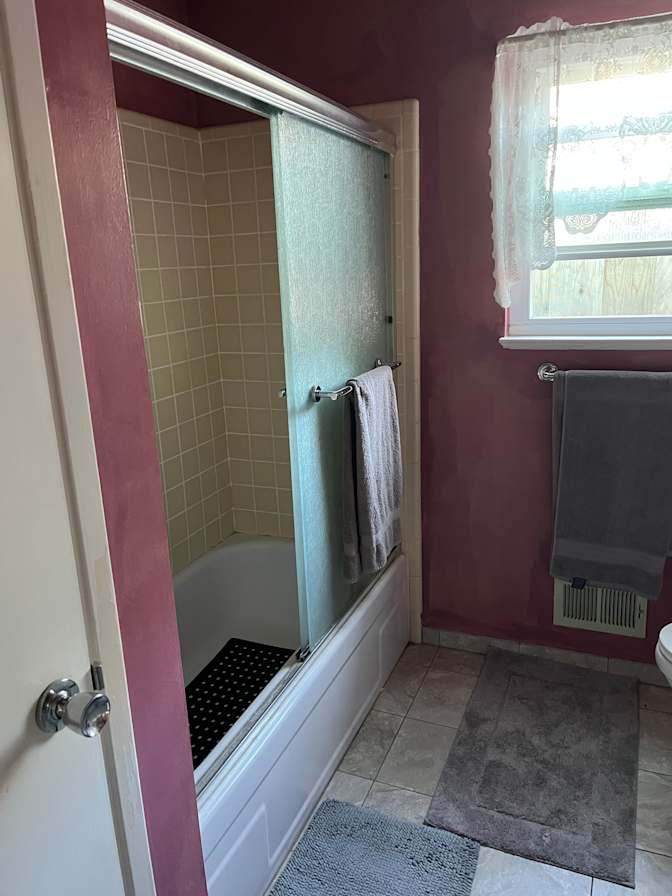 Leslie's room