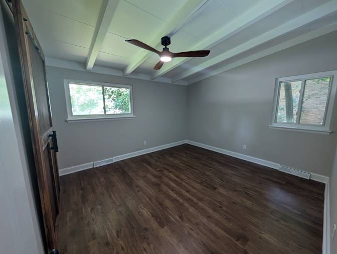 Alcove Rooms's room