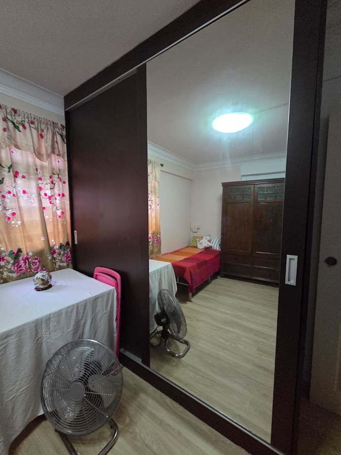 Joy Lee's room