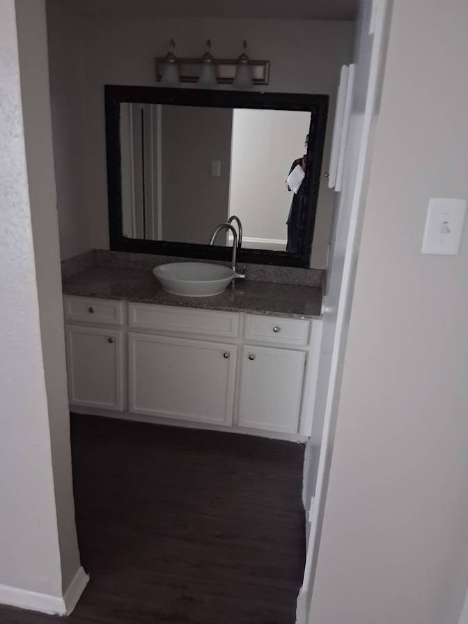 Omar  Taylor's room