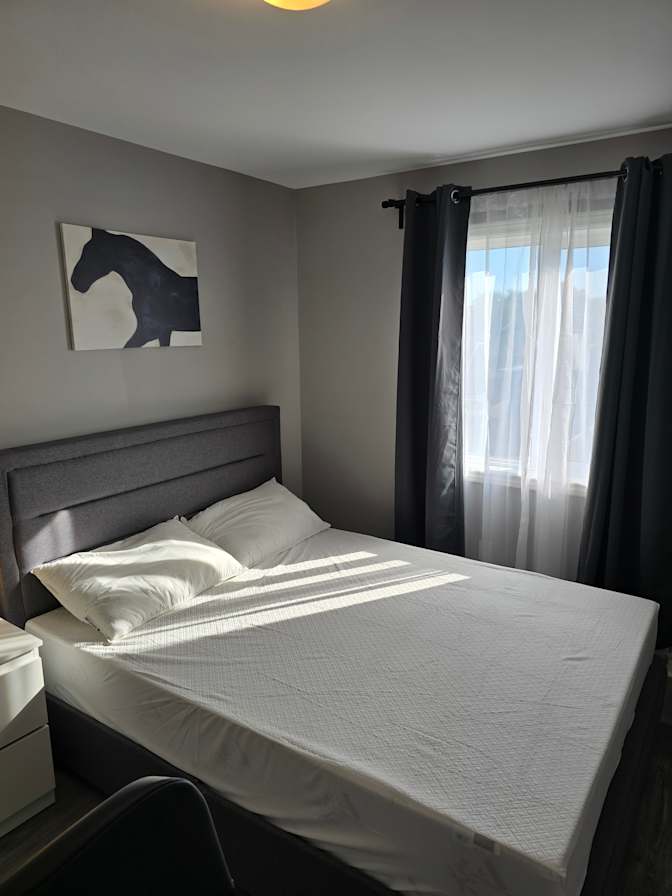 Dee's room