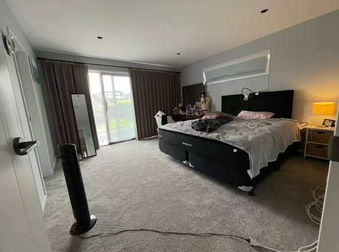 Sean Zha's room