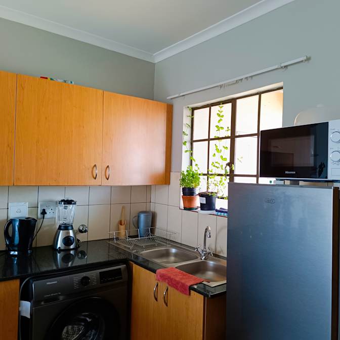 Lindo's room