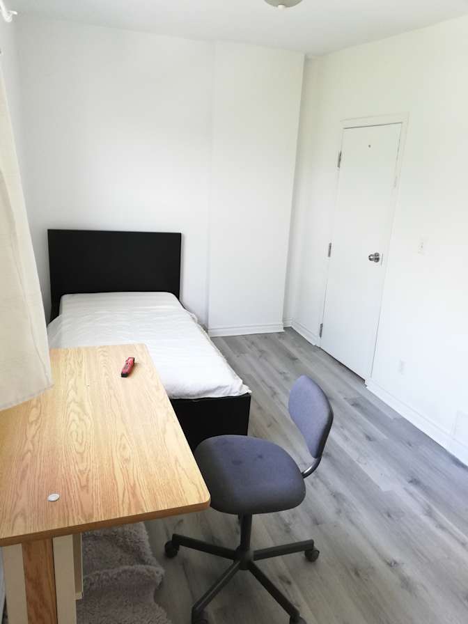 DAN Ji's room