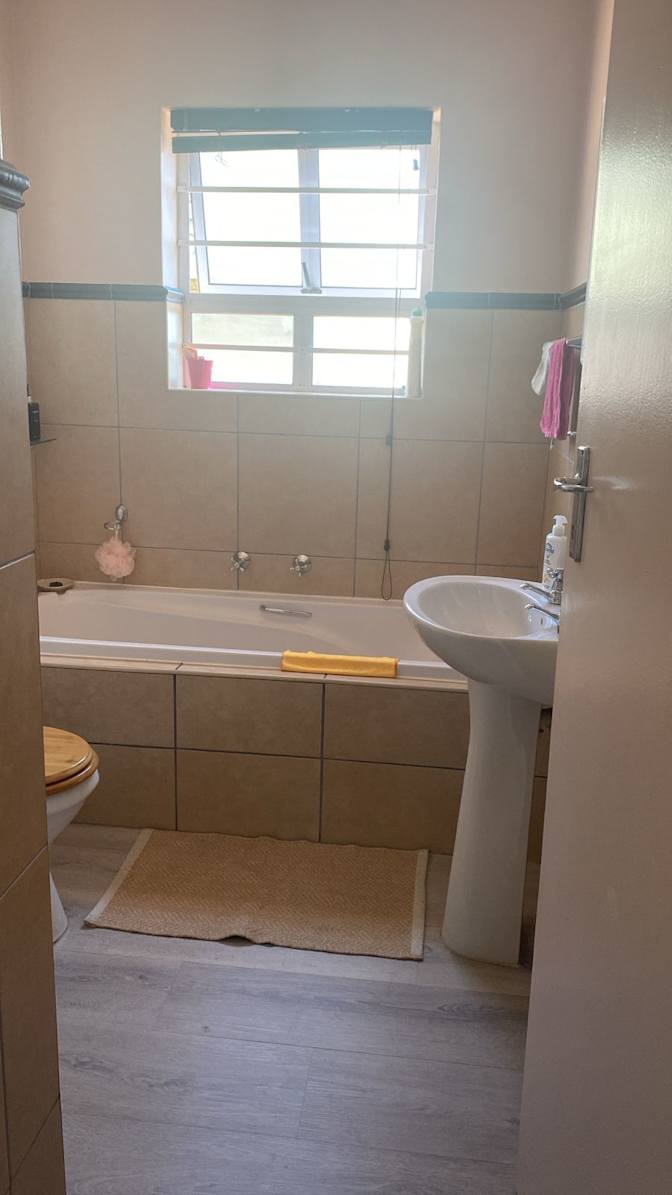 KHANYI's room