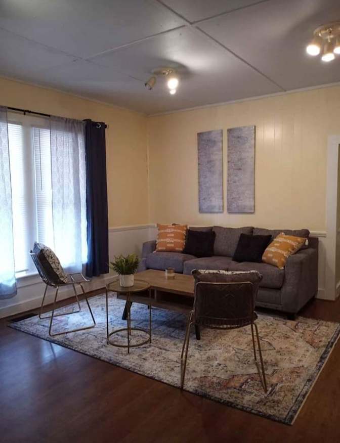 lifedoorrentals's room