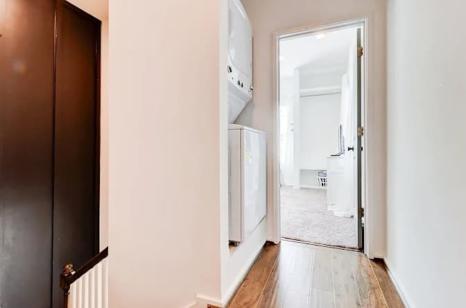Alcove Rooms's room