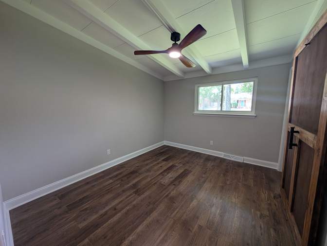 Alcove Rooms's room