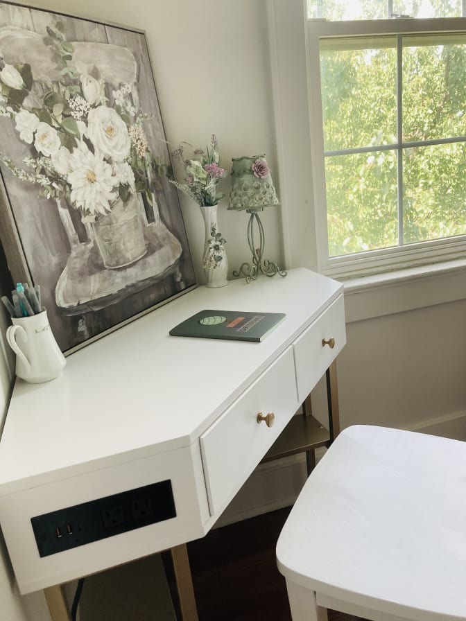 Avenue's room