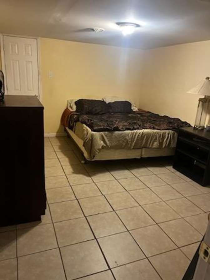 Dynelle's room