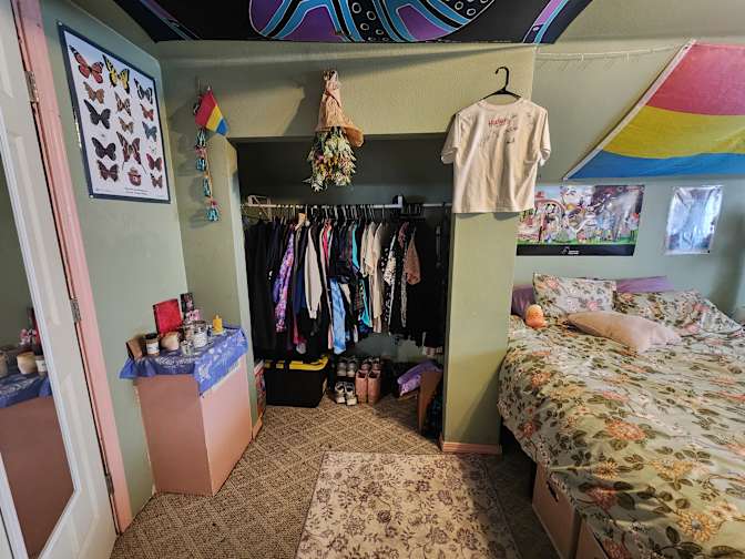 Yesi's room