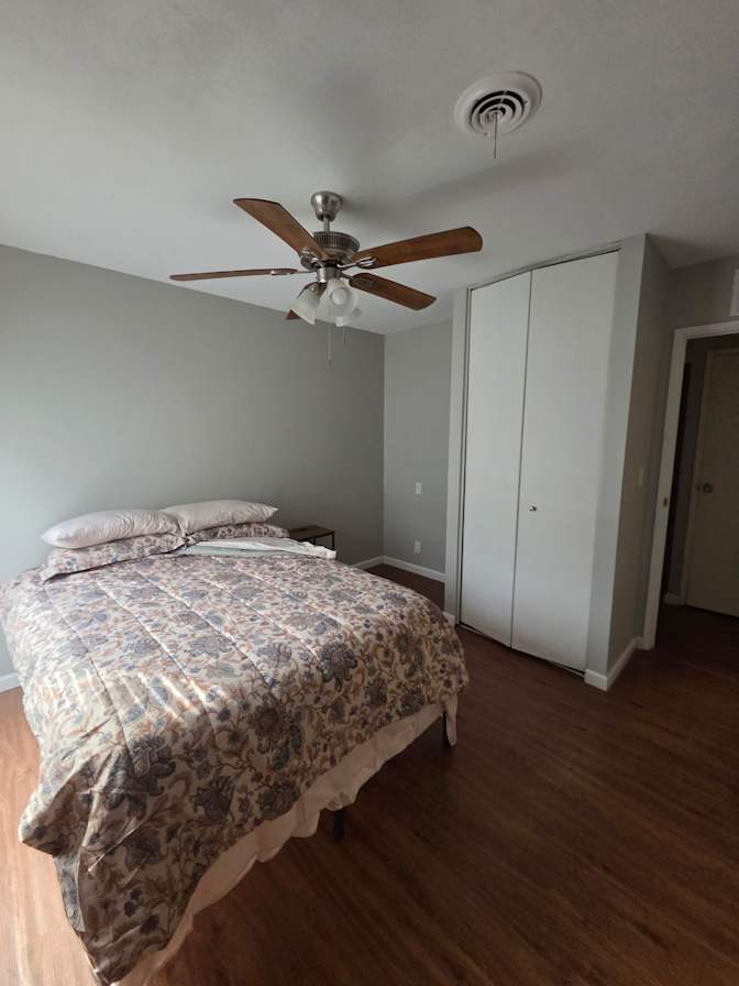 Demond's room