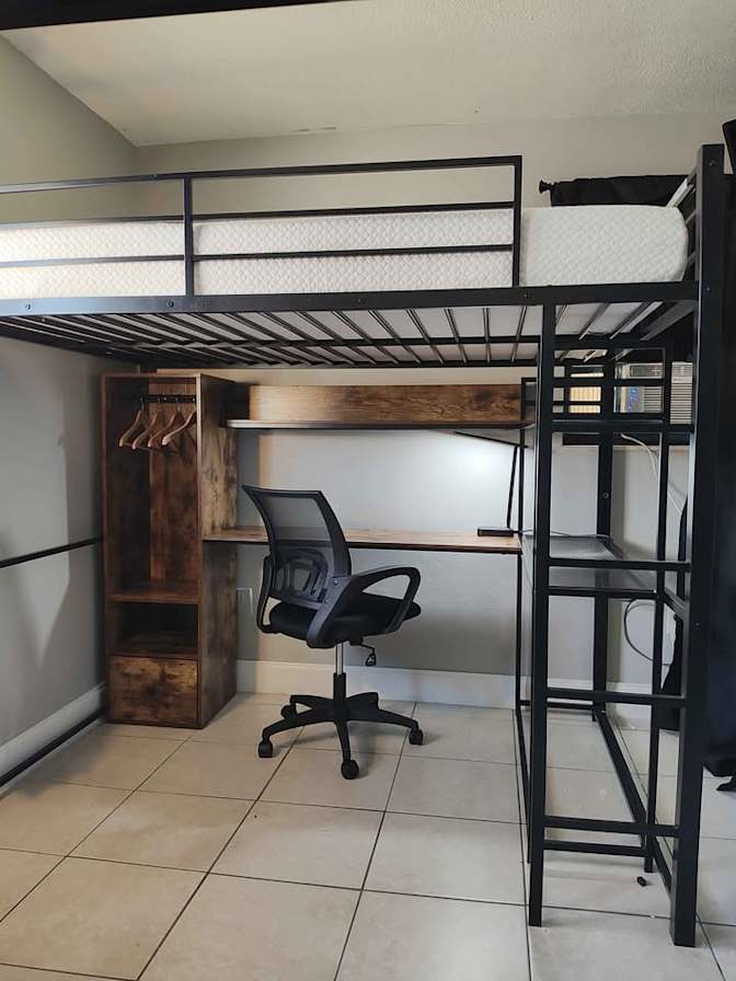 Jay Thomas's room