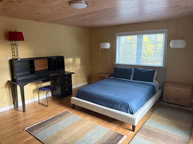Private furnished room's room