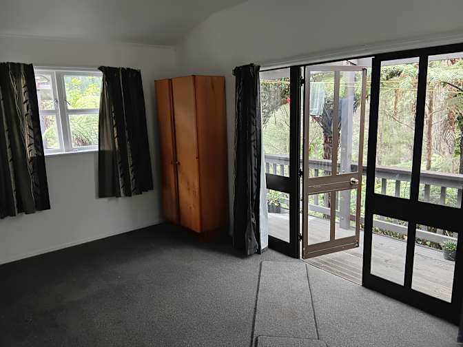 Carl Bond's room