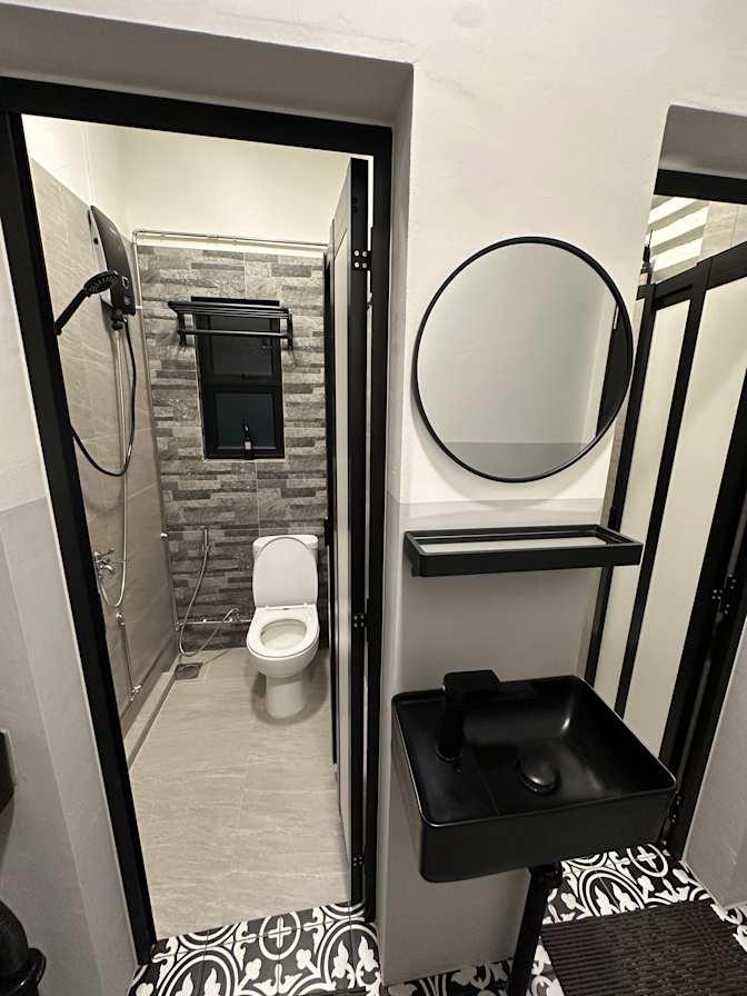 Aaron Woo Soon Yee's room