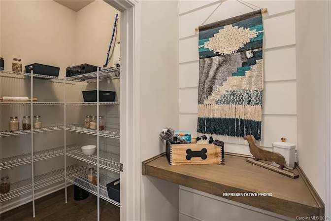 Alcove Rooms's room