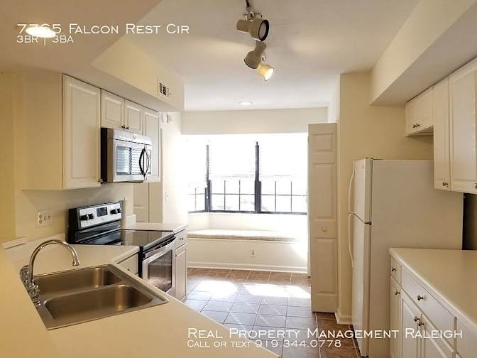 Alcove Rooms's room