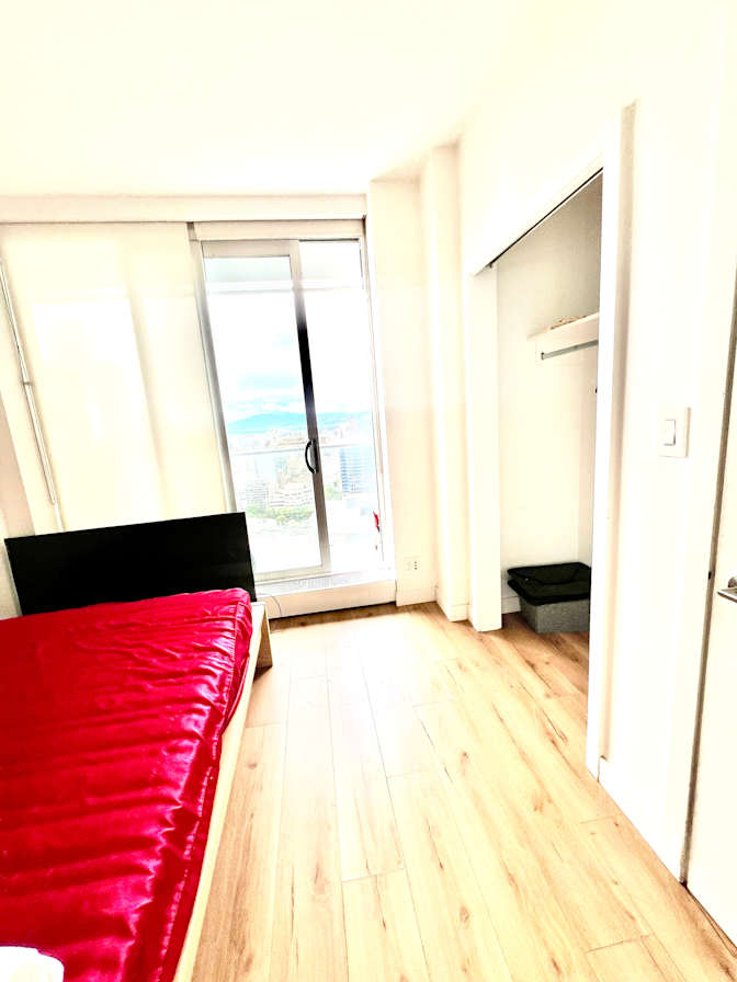 Lee's room