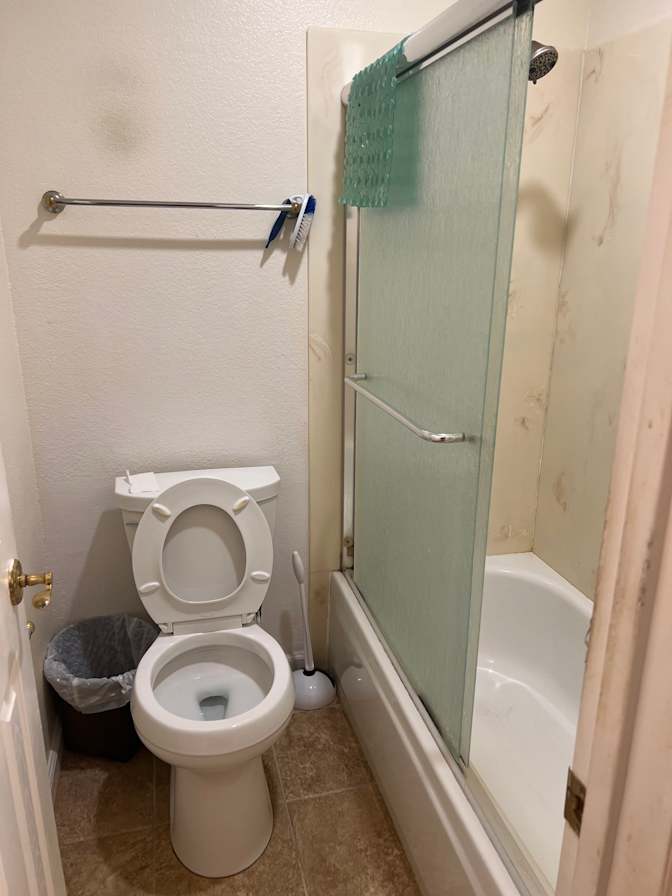 Keian moarefi's room
