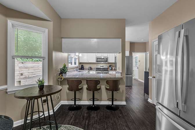 lifedoorrentals's room