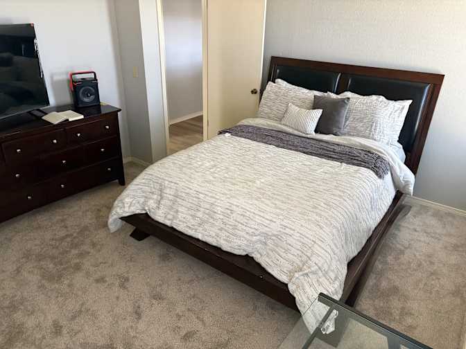 Dezmond's room